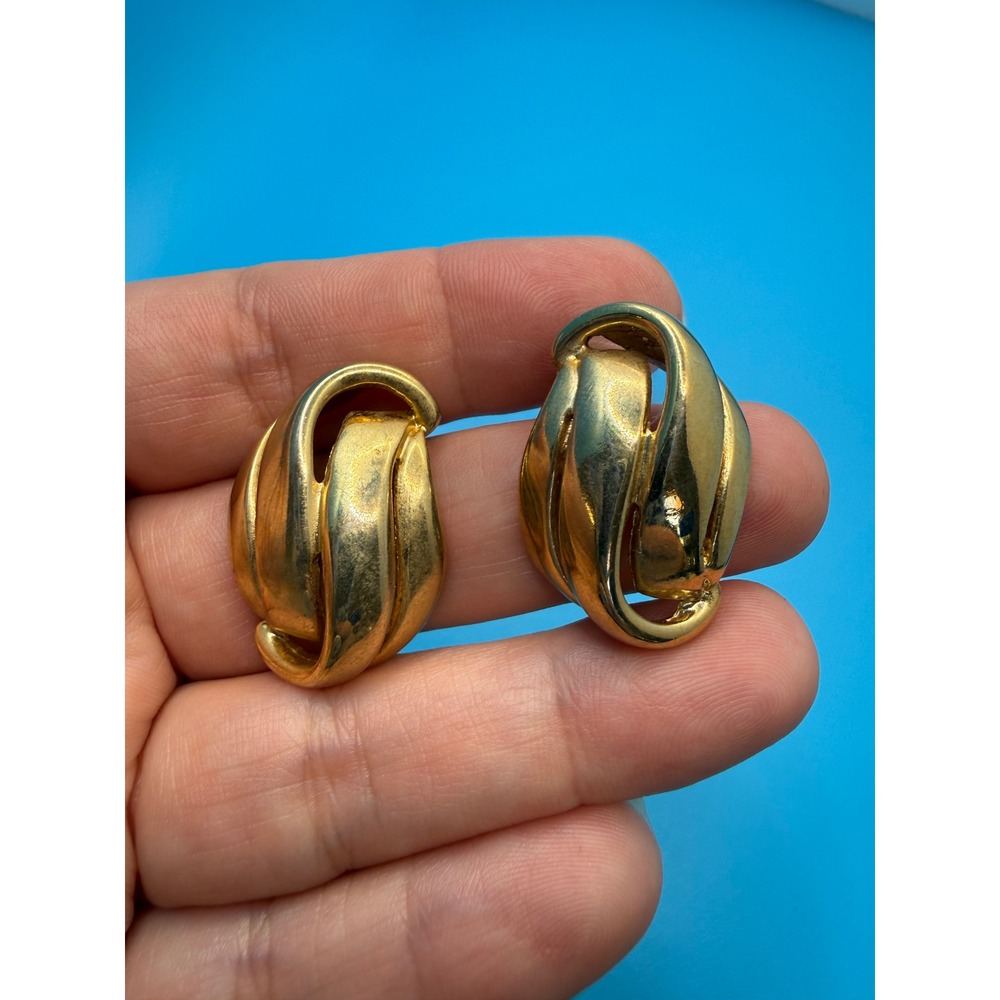 Vintage Gold Tone Abstract Swirl Stud Earrings Sculptural Ribbon Post Backs
